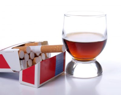 Fajčenie a nadmerná konzumácia alkoholu